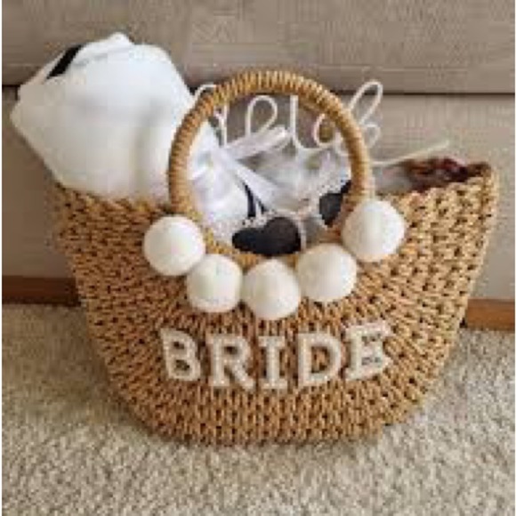 Bride Scalloped Tote and Woven Handbag Set - Picture 5 of 8